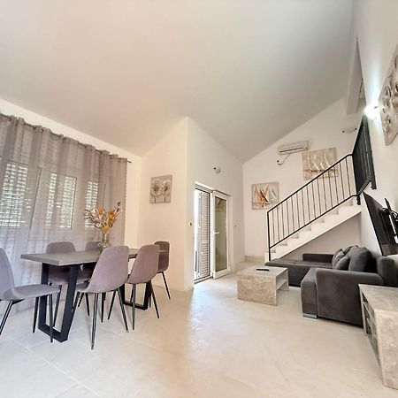 Apartments Andela Петрчане Экстерьер фото